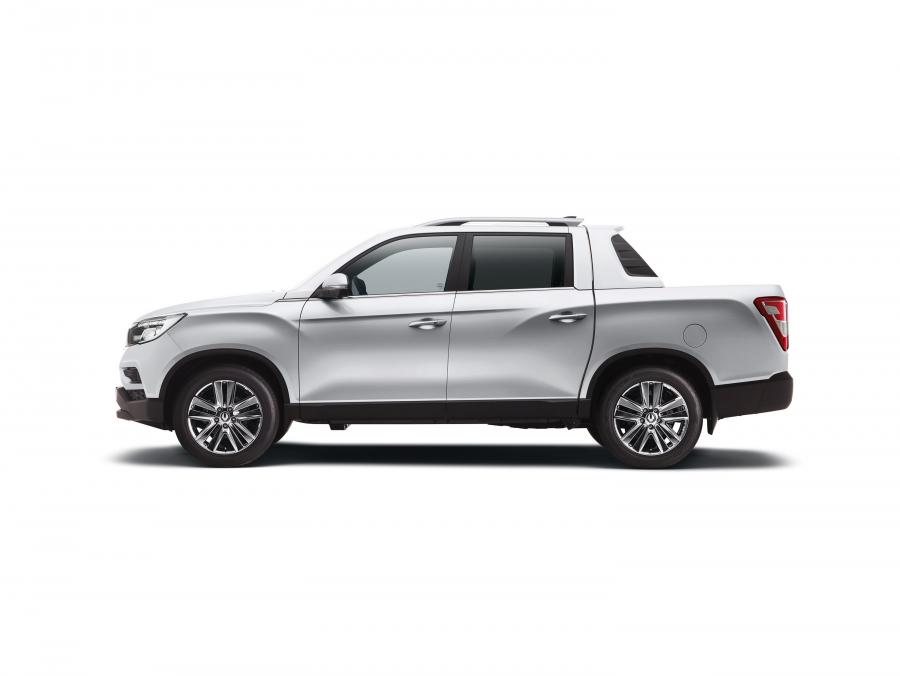  SsangYong Rexton Sports (Q200) 2018 года  (KR) (фото 3 из 40)